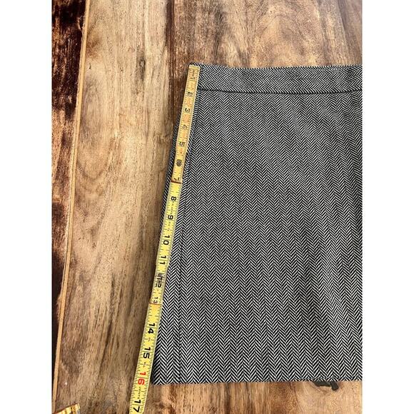 Gap Women's Gray Black Herringbone Pattern Mini Skirt Size 8 - Picture 3 of 6